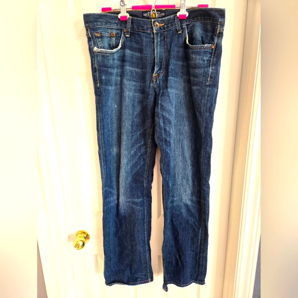 (34x32) Lucky Brand Distressed Jeans